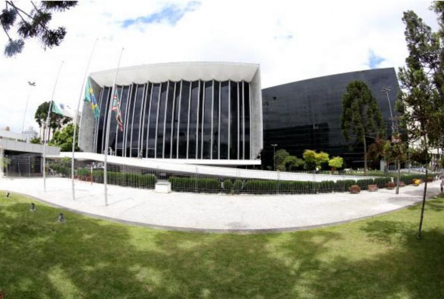 Fachada da Assembleia Legislativa do Paraná.