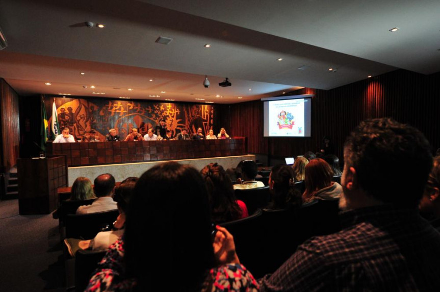 Primeiro debate paranaense sobre "Direitos e Bem Estar dos Animais em Condomínios".