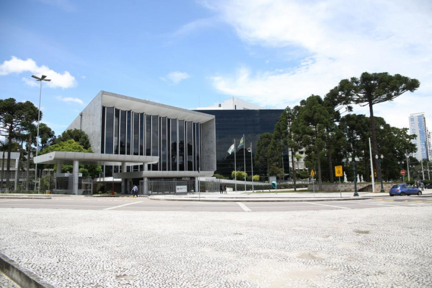 Fachada da Assembleia Legislativa do Paraná.