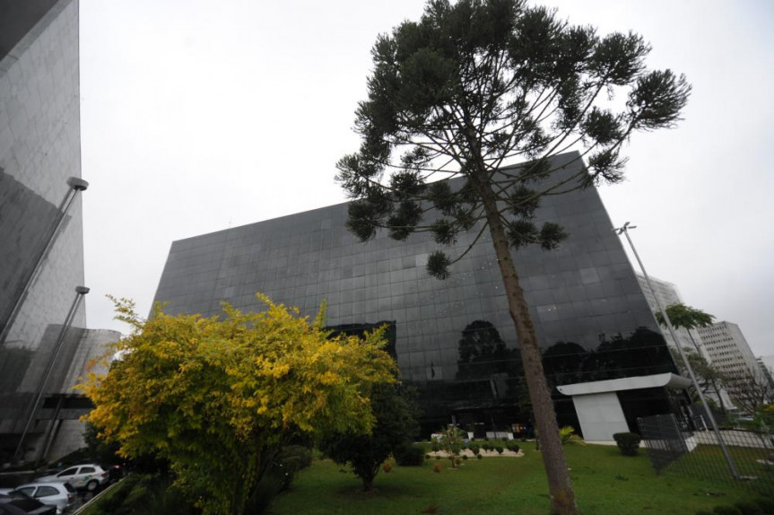 Fachada Assembleia Legislativa do Paraná.