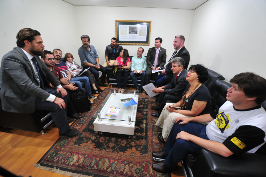 Reunião da Frente Parlamentar de Promoção e Defesa das Universidades Públicas do Paraná.