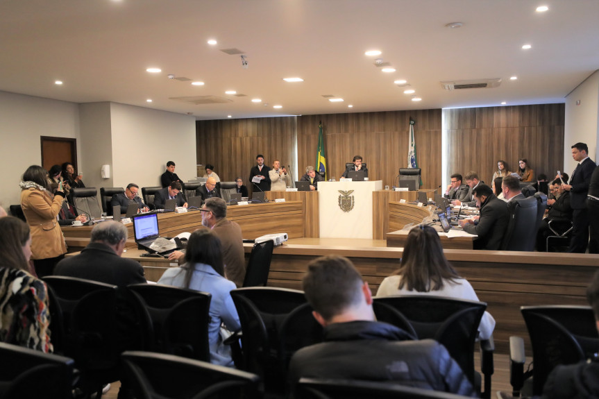 Comissão reuniu-se no início da tarde desta terça-feira (13), no Auditório Legislativo.