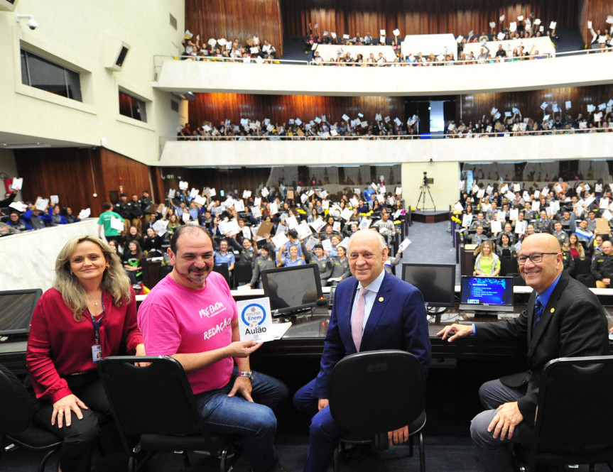 Aulão do Enem realizado na Assembleia Legislativa do Paraná em 2019 reuniu mais de 700 estudantes no plenário.