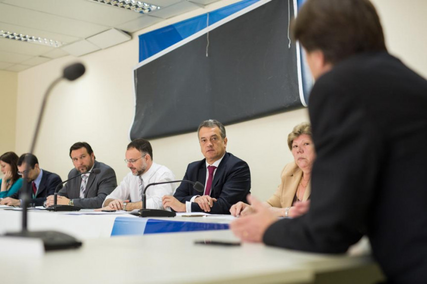 Encontro entre representantes do governo e comunidade de Ponta Grossa foi promovido pelos deputados Plauto Miró (DEM) e Marcio Pauliki (PDT).