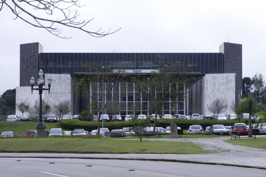 Prédio do Tribunal de Contas do Estado do Paraná.