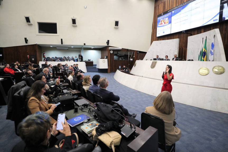 O terceiro e último dia do do XXIV Congresso Paranaense de Direito Administrativo movimentou o Plenário da Assembleia.