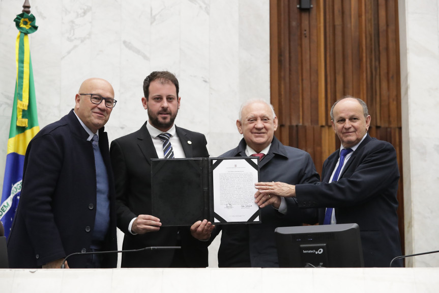 Natan Sperafico assume mandato de deputado na Assembleia Legislativa.