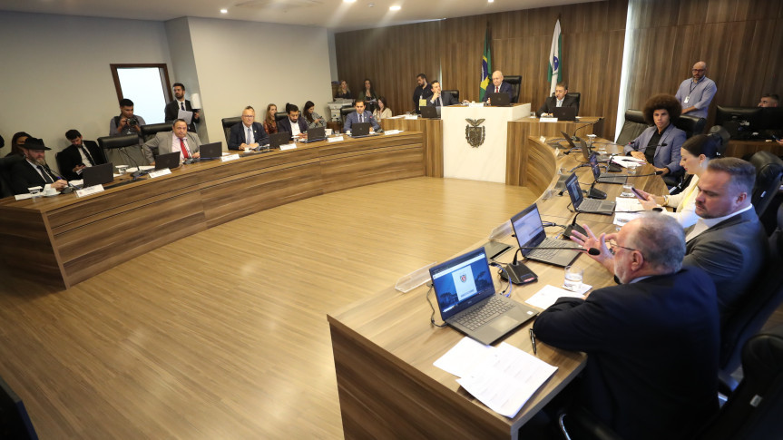 Reunião ocorreu no início da tarde desta terça-feira (4), no Auditório Legislativo.