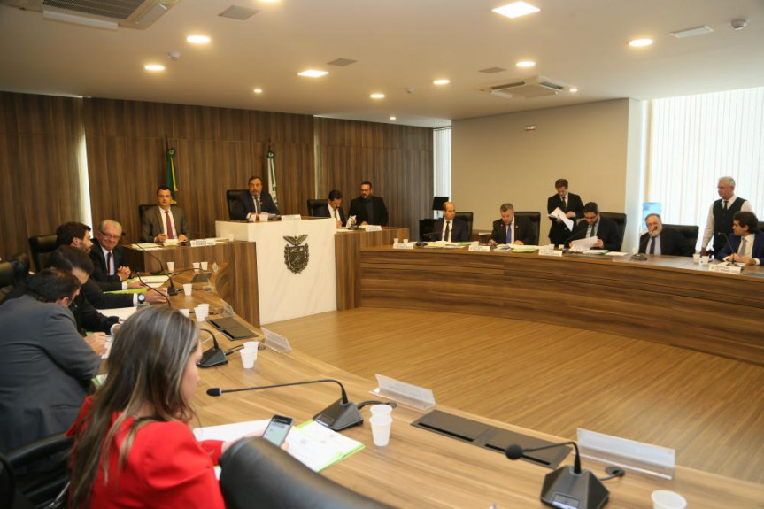 A CCJ analisa a legalidade e a constitucionalidade dos projetos.