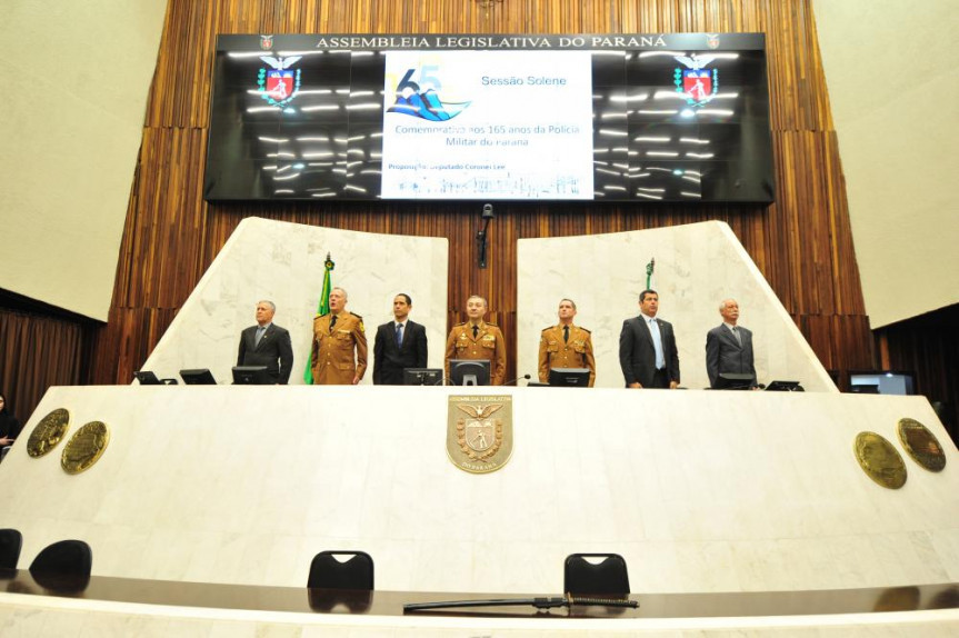 Sessão solene em celebração aos 165 anos da PMPR foi marcada pela homenagem in memorian a 20 policiais militares que perderam a vida durante o cumprimento do dever.