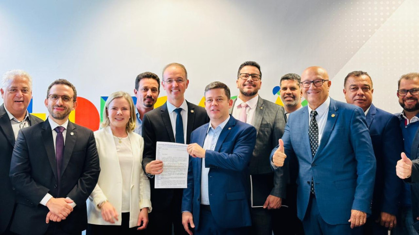 O deputado Luiz Claudio Romanelli (PSD) acompanhou lideranças do Noroeste do Paraná durante visita em Brasília.