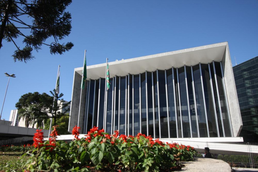 Fachada da Assembleia Legislativa do Paraná.