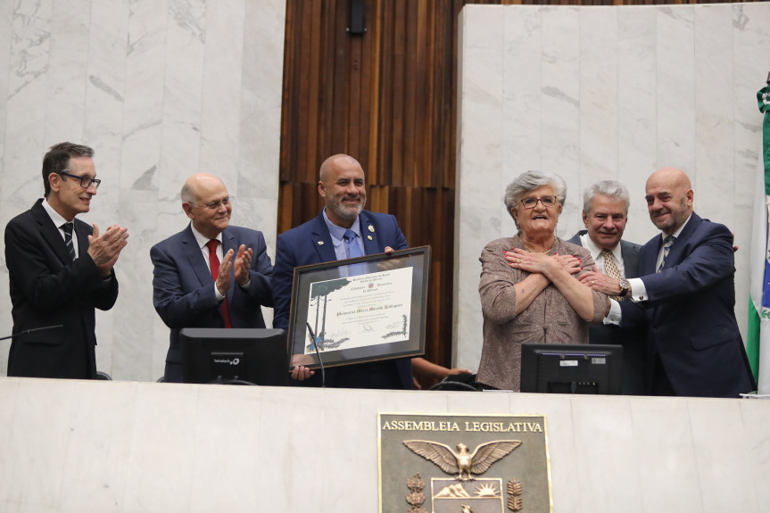 Philomena Maria Morello Raffagnin recebeu o título de Cidadã Honorária do Paraná.
