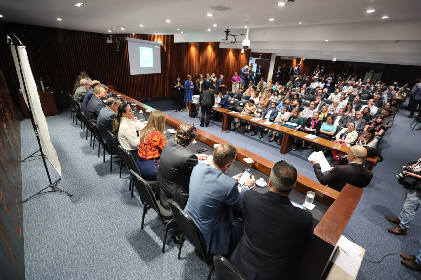 Reunião aconteceu na manhã desta terça-feira, no Plenarinho da Casa.