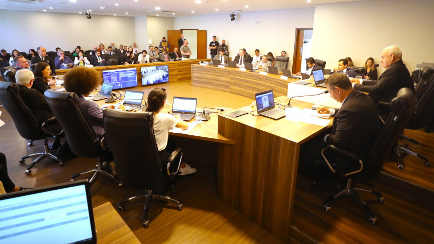 Reunião ocorreu no início da tarde desta terça-feira (11), no Auditório Legislativo.