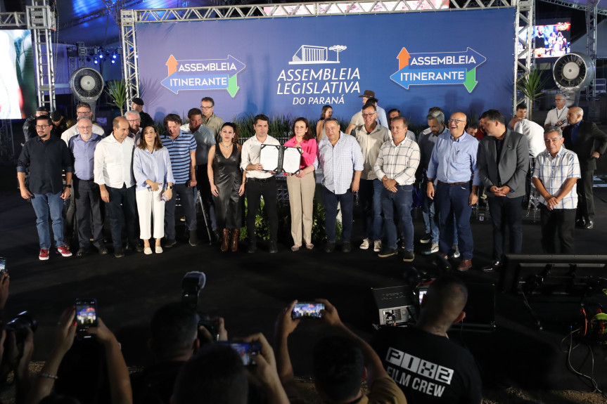 Diversas demandas e sugestões de órgãos públicos e da sociedade civil organizada foram entregue aos deputados durante a sessão especial de interiorização realizada em Telêmaco Borba.