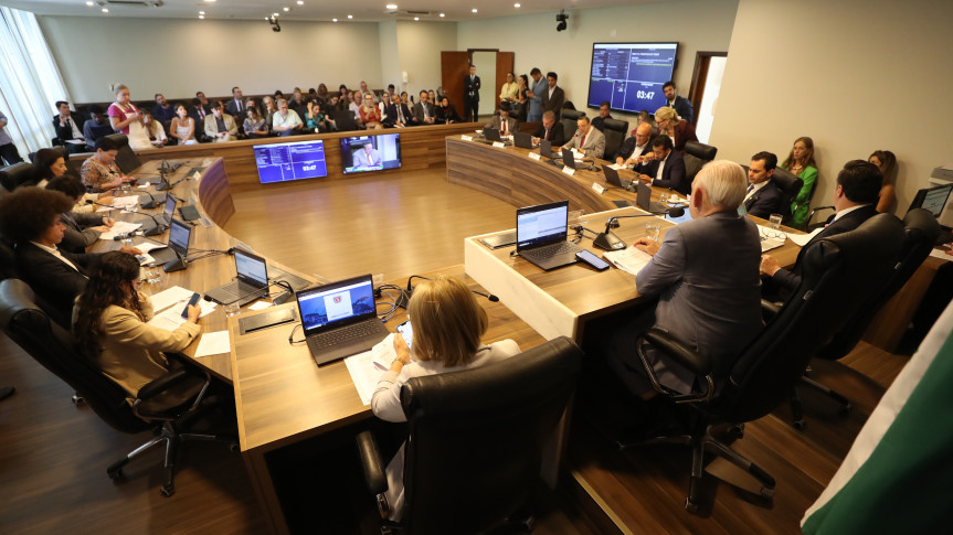 Reunião ocorreu no início da tarde desta terça-feira (14), no Auditório Legislativo.
