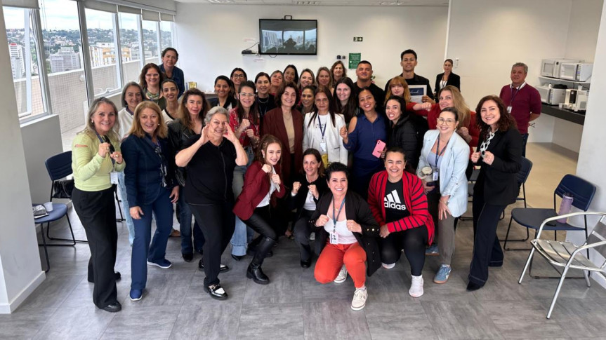 Atividade ocorreu na manhã desta terça-feira (25), data que marca o Dia Internacional de Combate à Violência contra a Mulher.