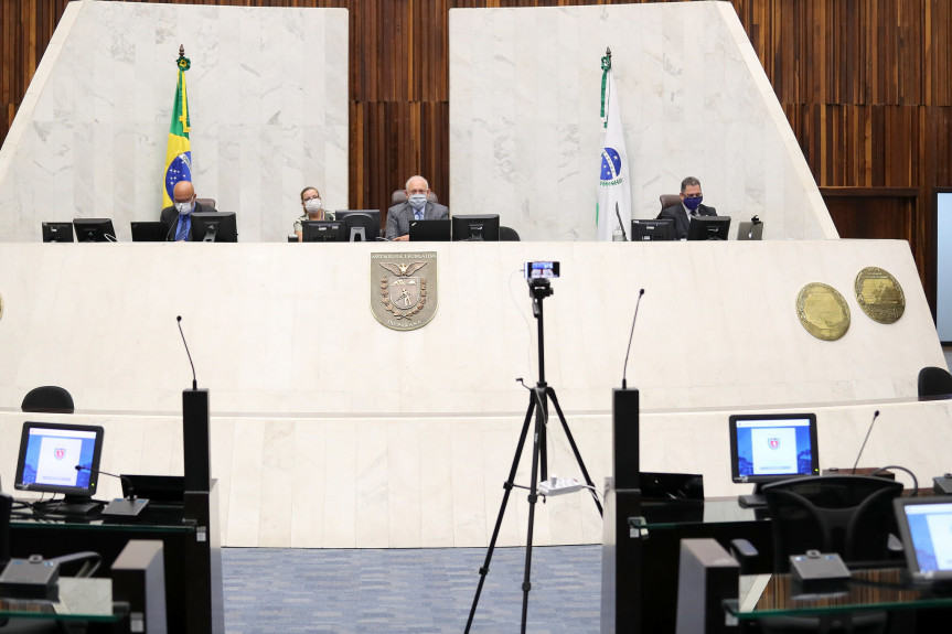 Deputado iniciam debates sobre projeto que amplia o Programa Colégios Cívico-Militares.