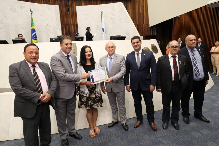 A motorista de ônibus Salete Romeire Kintop recebeu uma homenagem da Assembleia Legislativa do Paraná por fazer valer o direito de idosos, portadores de deficiência e gestante no transporte coletivo.