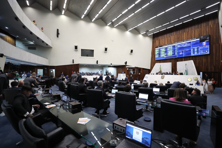 Pauta de votações da sessão plenária desta segunda-feira (4) contou com 13 itens.