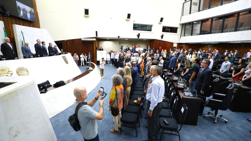 Solenidade ocorreu na manhã desta terça-feira (16), no Plenário da Assembleia Legislativa.