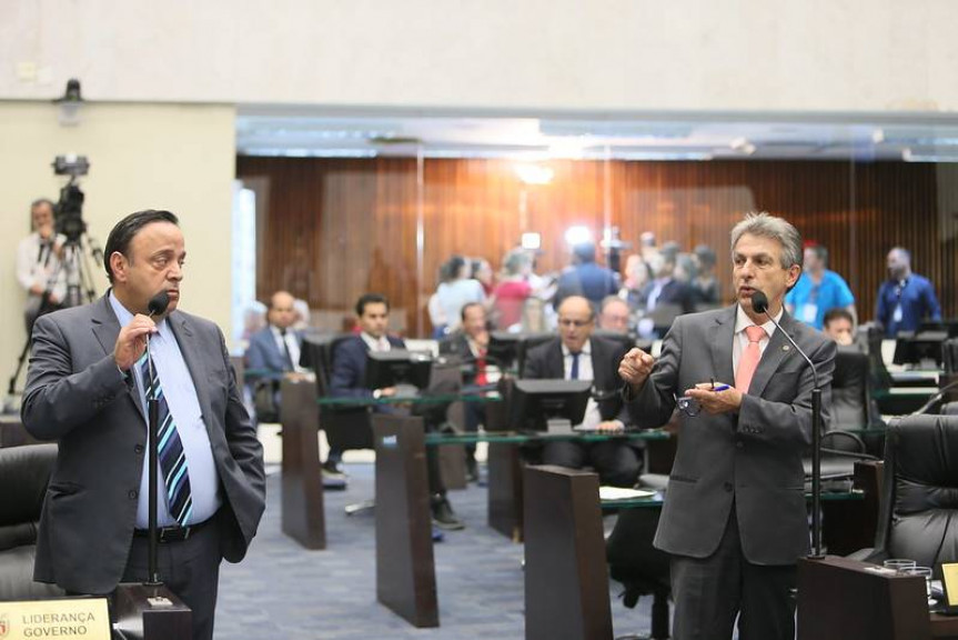 Deputado Hussein Bakri (PSD), líder do Governo, e deputado Tadeu Veneri (PT), líder da Oposição, falam dos trabalhos em 2020.