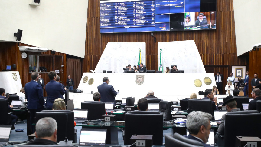 Nesta segunda-feira (20) foram realizadas duas sessões plenárias, sendo uma ordinária e outra extraordinária.