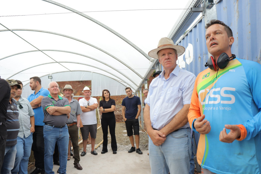 Deputado Luis Corti apresenta projeto para expansão da piscicultura durante visita técnica na Alpha Fish.