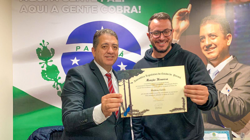 Deputado Cobra Repórter entrega homenagem ao delegado Matheus Laiola