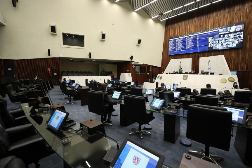 Deputados começaram a discutir na sessão plenária remota desta segunda-feira (17) projeto que regulamenta o funcionamento das Centrais de Abastecimento no Paraná.