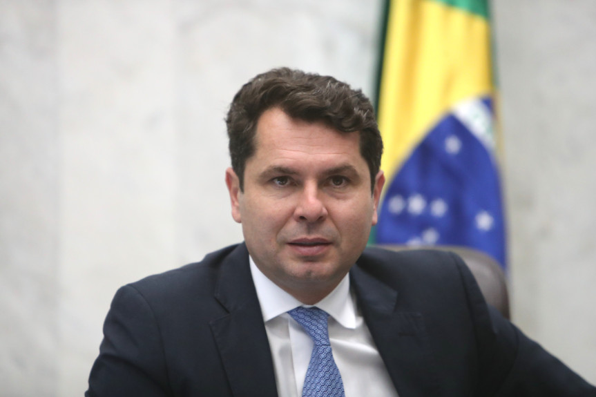 Na justificativa, o deputado destaca que a Fetespar trabalha para a defesa dos direitos e interesses da classe trabalhadora, melhorando suas condições de vida e trabalho.