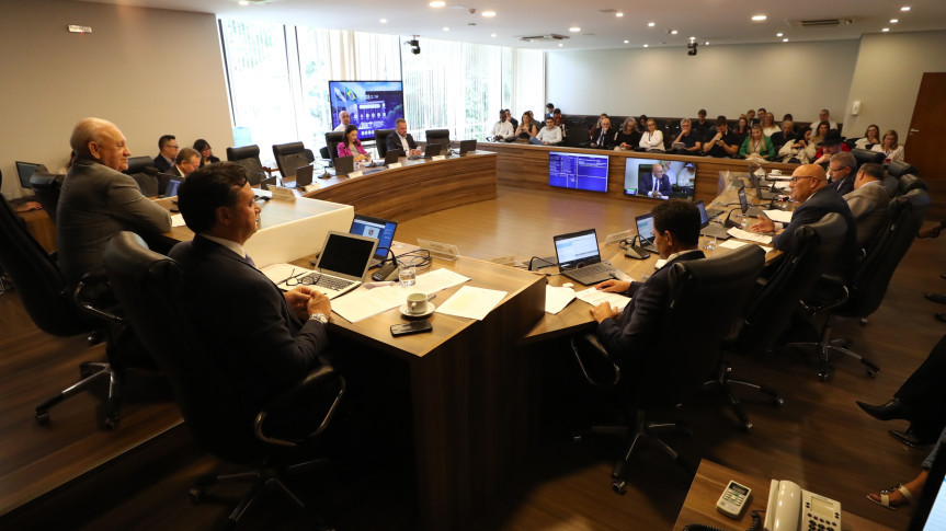 Reunião ocorreu no início da tarde desta terça-feira (24), no Auditório Legislativo.