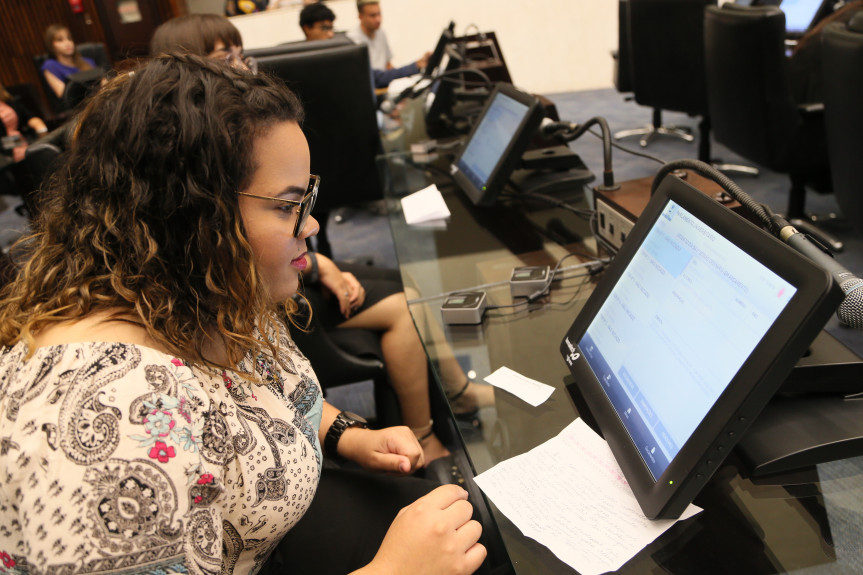 Caravana da Cidadania, mais umaCaravana da Cidadania, mais uma etapa do projeto Geração Atitude, chega a Curitiba. Estudantes fazem a defesa dos projetos apresentados no plenário da Assembleia Legislativa do Paraná. etapa do projeto Geração Atitude, chega a Curitiba. Estudantes fazem a defesa dos projetos apresentados no plenário da Assembleia Legislativa do Paraná.