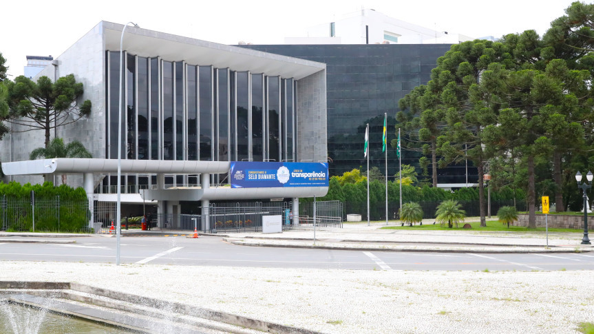 A Assembleia Legislativa do Paraná encerra a última semana de atividades antes do recesso parlamentar.