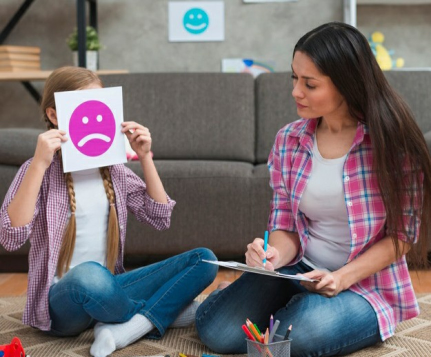 Proposta em tramitação na Assembleia veta limitações no número de consultas e sessões de fisioterapia, fonoaudiologia, terapia ocupacional e psicoterapia no tratamento do autismo e outras síndromes. 