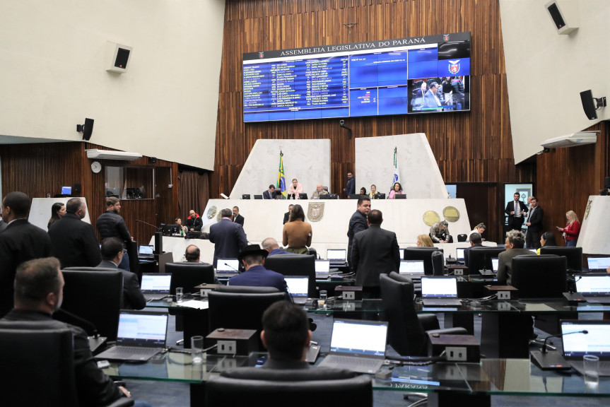 Pauta da sessão ordinária desta quarta-feira (31) foi composta por oito itens.