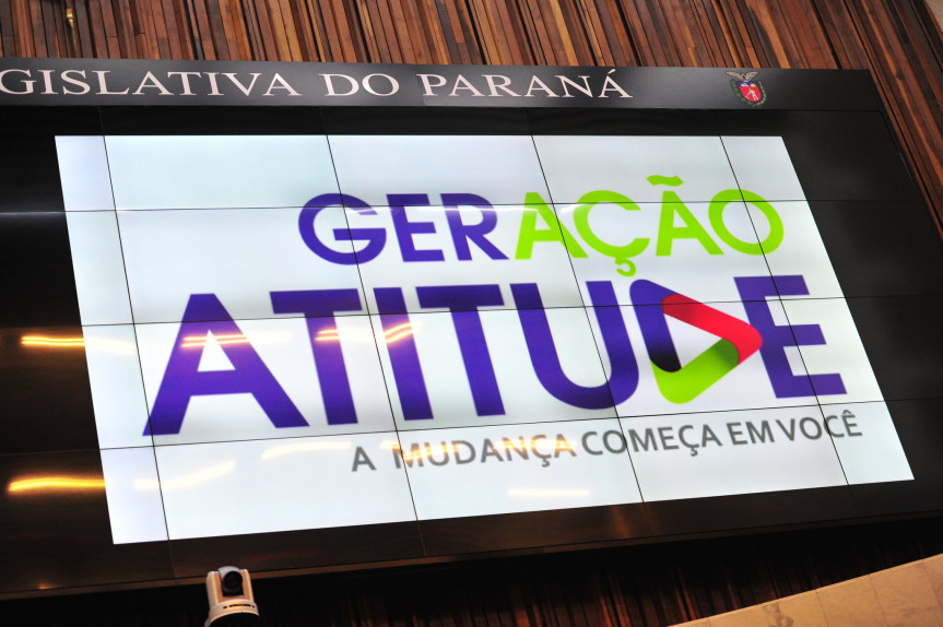 O projeto envolve os 32 núcleos de educação do Paraná e é uma parceria entre a Assembleia Legislativa, por meio da Escola do Legislativo, Ministério Público, Governo do Estado, através da Secretaria de Educação, e Tribunal de Justiça.