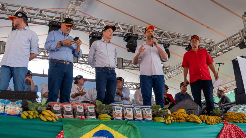 O parlamentar participou da inauguração do Complexo Agroindustrial de Grãos Agroecológico da Cooperativa Copacon, no Assentamento Eli Vive, em Londrina.