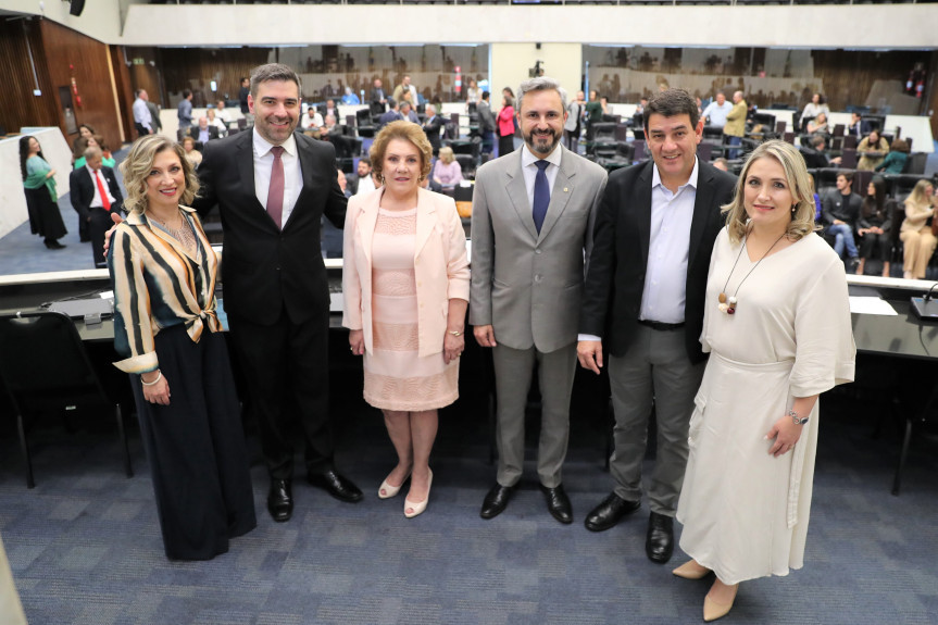 Solenidade acontece na noite desta terça-feira (22), no Plenário da Assembleia.