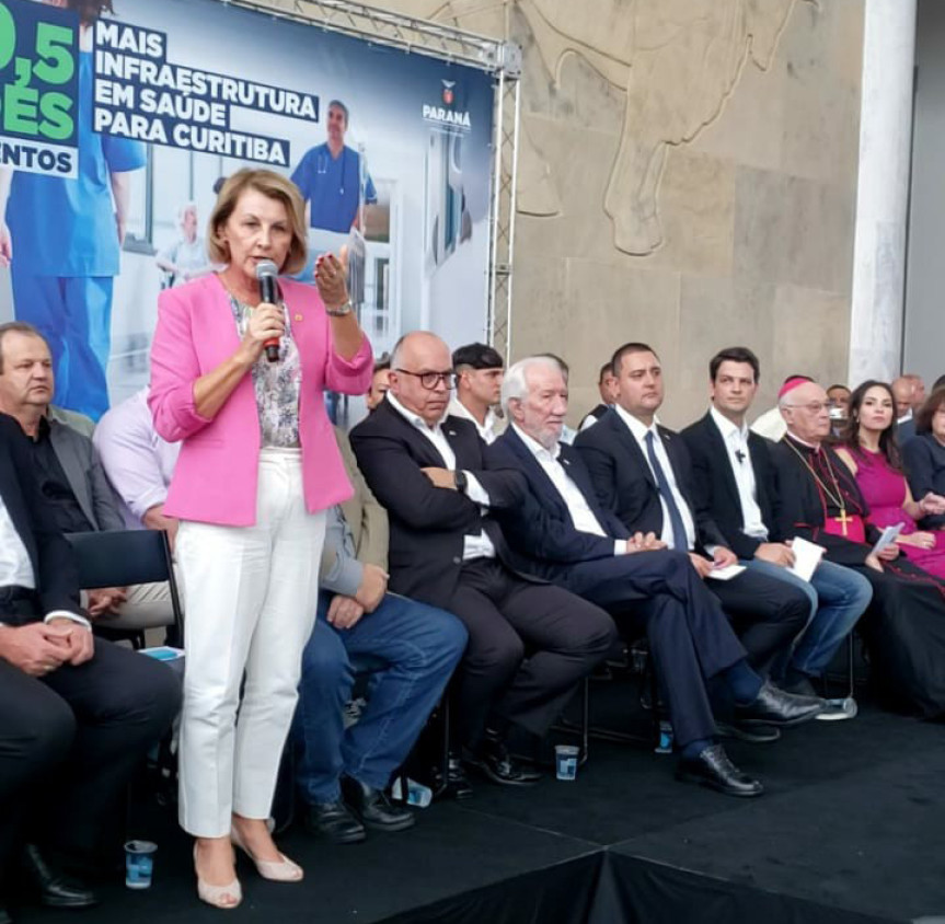 Deputado Márcia Huçulak (PSD) durante evento que liberou recursos para o sistema de Saúde de Curitiba.