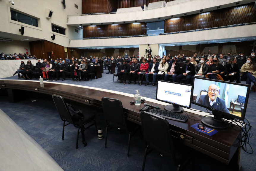 Escola do Legislativo realiza painel para debater as regras da nova Lei das Licitações e Contratos Públicos.