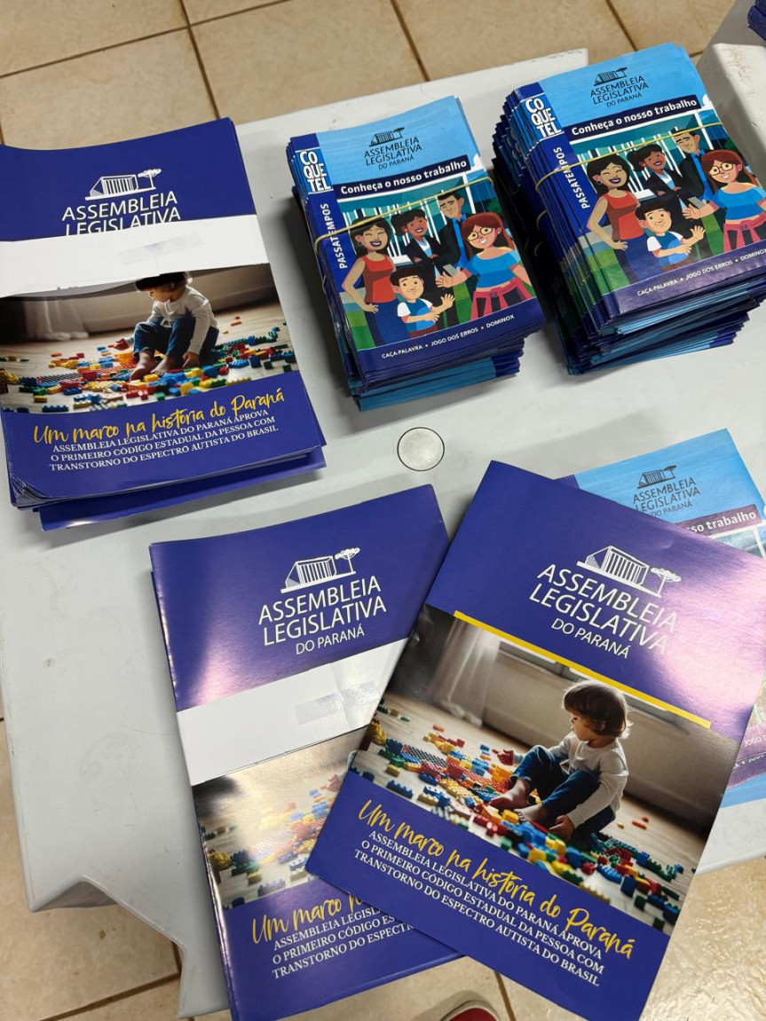 Material gráfico com informações da Assembleia e uma cartilha sobre o Código Estadual da Pessoa com TEA foram distribuídos nesta última edição da Assembleia Itinerante, em Astorga.