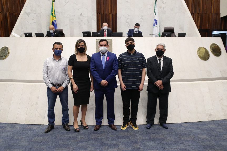 Deputado Cassiano Caron é empossado na Assembleia Legislativa do Paraná.