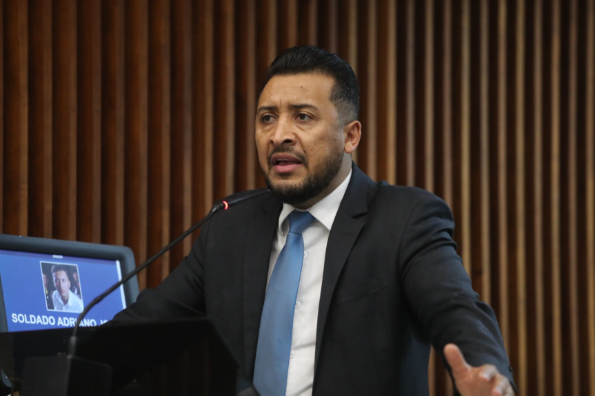 O deputado enfatizou em seu discurso o risco constante que os policiais enfrentam ao cumprir seu dever, colocando suas vidas em perigo para proteger a sociedade.