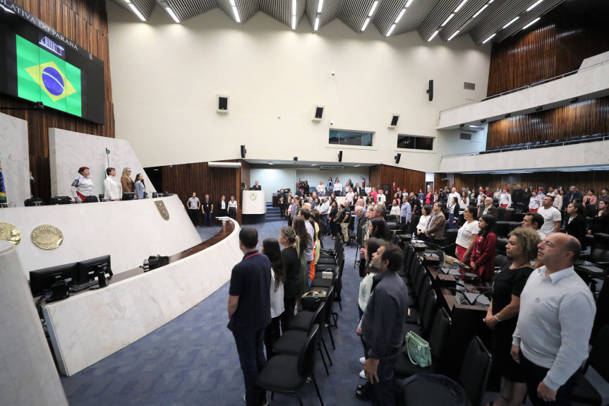 Solenidade lotou o Plenário da Assembleia Legislativa na noite desta terça-feira (10).