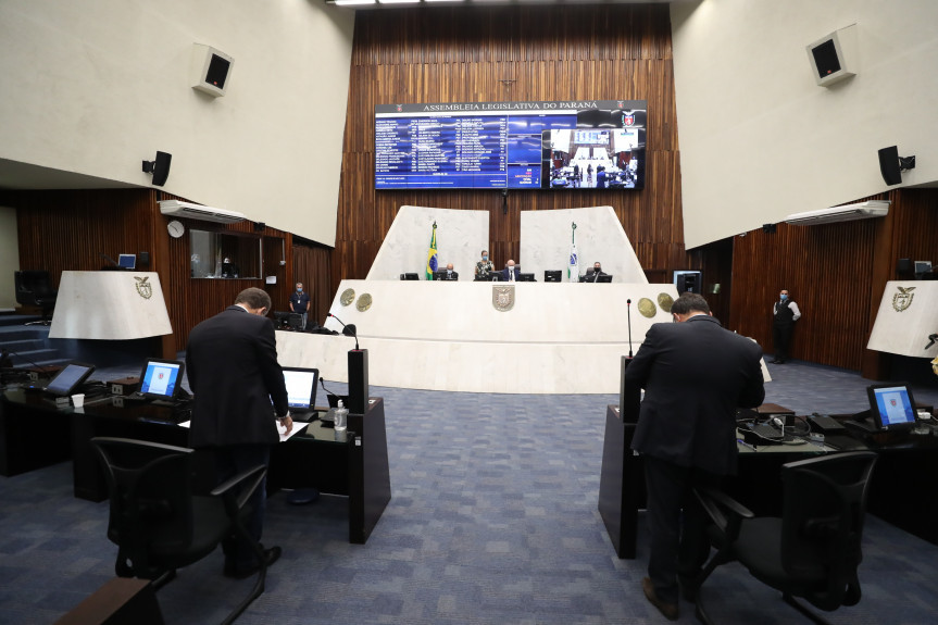 Na sessão desta segunda-feira (22), os deputados aprovaram a redação final do projeto do Executivo que permite o retorno de aulas presenciais em todo o Paraná.