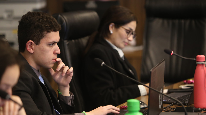 Deputados universitários já se preparam para o início das votações em Plenário.