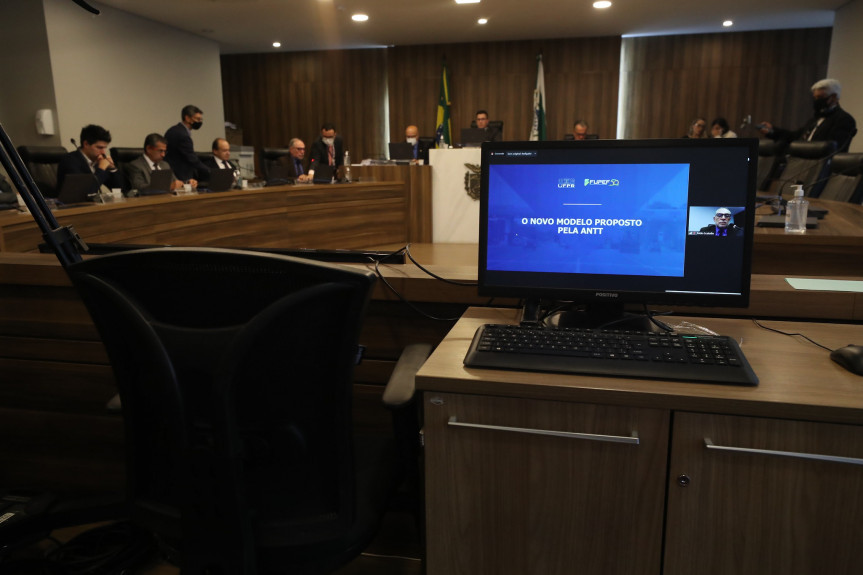 Técnicos do ITTI/UFPR apresentaram estudos sobre o novo modelo de pedágio para o Paraná durante audiência pública na Assembleia Legislativa.