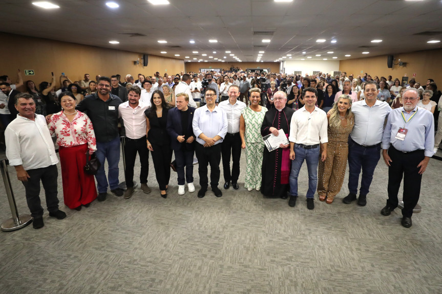 Sessão Especial aconteceu na noite desta quarta-feira (4), em Arapongas.